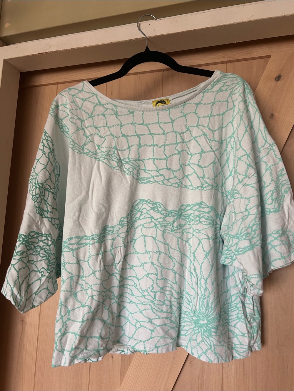 Kealopiko ʻupena cropped tee